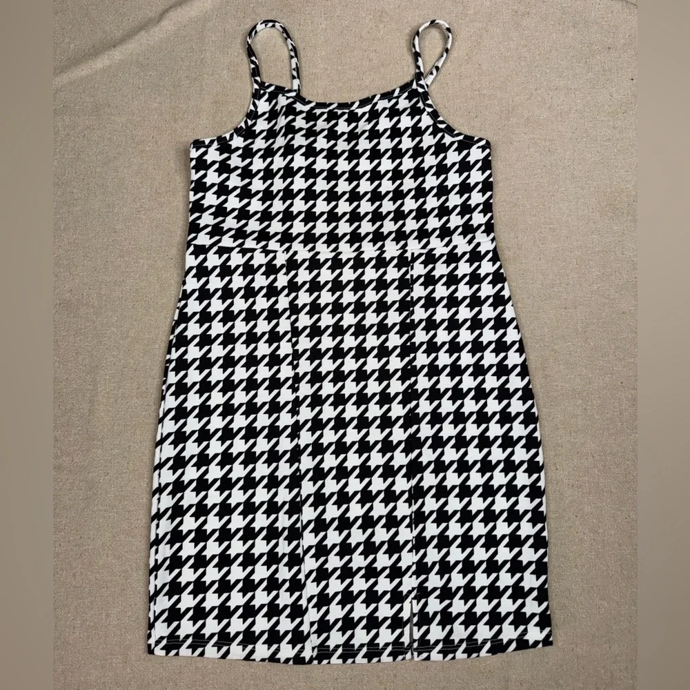 Between Girls Dress Size 12 Black White Houndstooth Sleeveless Shift Short